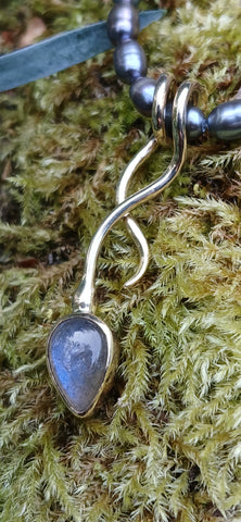 Small Gold Tendril Bud Pendant