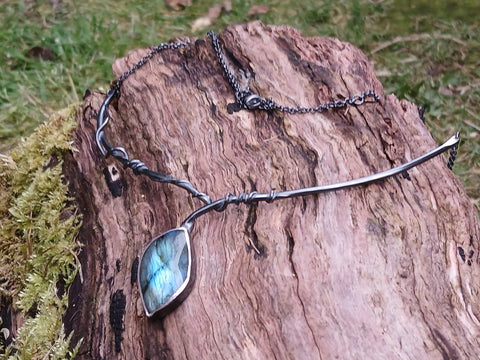 Tendril Twist Necklace