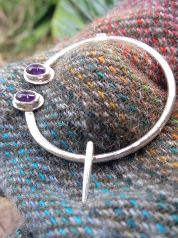Small Penannular Pin With Amethyst